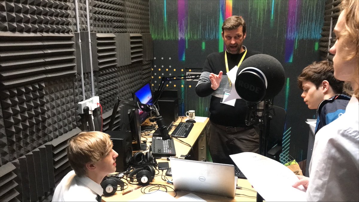 CollaborateDigi's tweet photo. @SteveDunbobbin1 director and producer of the day at @chscmedia - some really great pieces in the pipeline today 👏🏼👏🏼 https://t.co/okhkPojsom