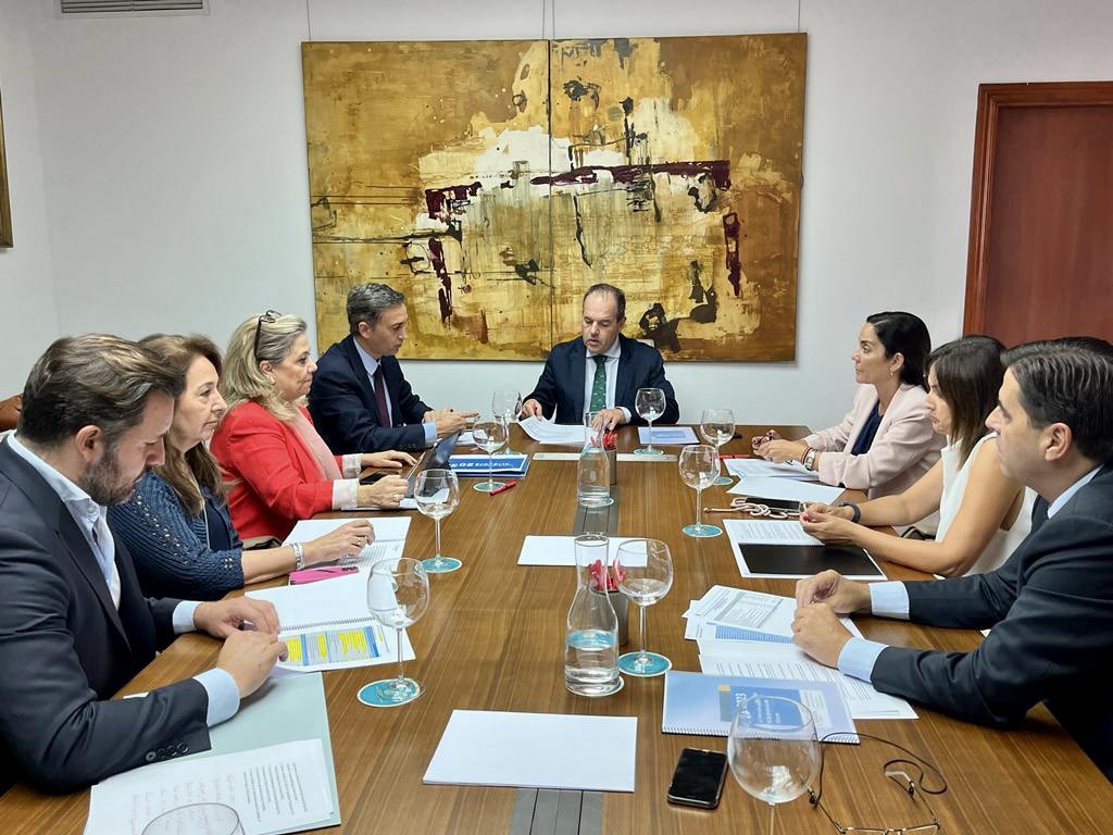 El presidente de la Cámara, 𝐂𝐚𝐫𝐥𝐨𝐬 𝐁𝐚𝐧̃𝐨, ha reclamado a todos los grupos políticos que hagan “causa común para acabar con el maltrato inversor a la provincia de Alicante en los Presupuestos Generales del Estado”
 
#CámaraAlicanteChannels