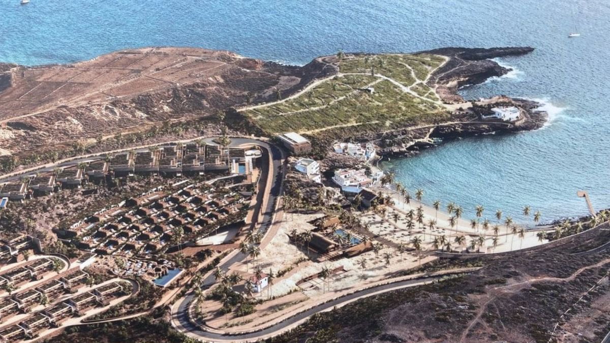 DavidCuestaTV's tweet photo. 🏗 ATAN y Salvar La Tejita han denunciado las obras de Cuna del Alma (Puertito de Adeje, Tenerife) en la Fiscalía y la Agencia Canaria de Protección del Medio Natural. Se apoyan en informes y estudios científicos que revelan un grave impacto sobre el territorio. Va resumen. https://t.co/2oZh4kNTRz