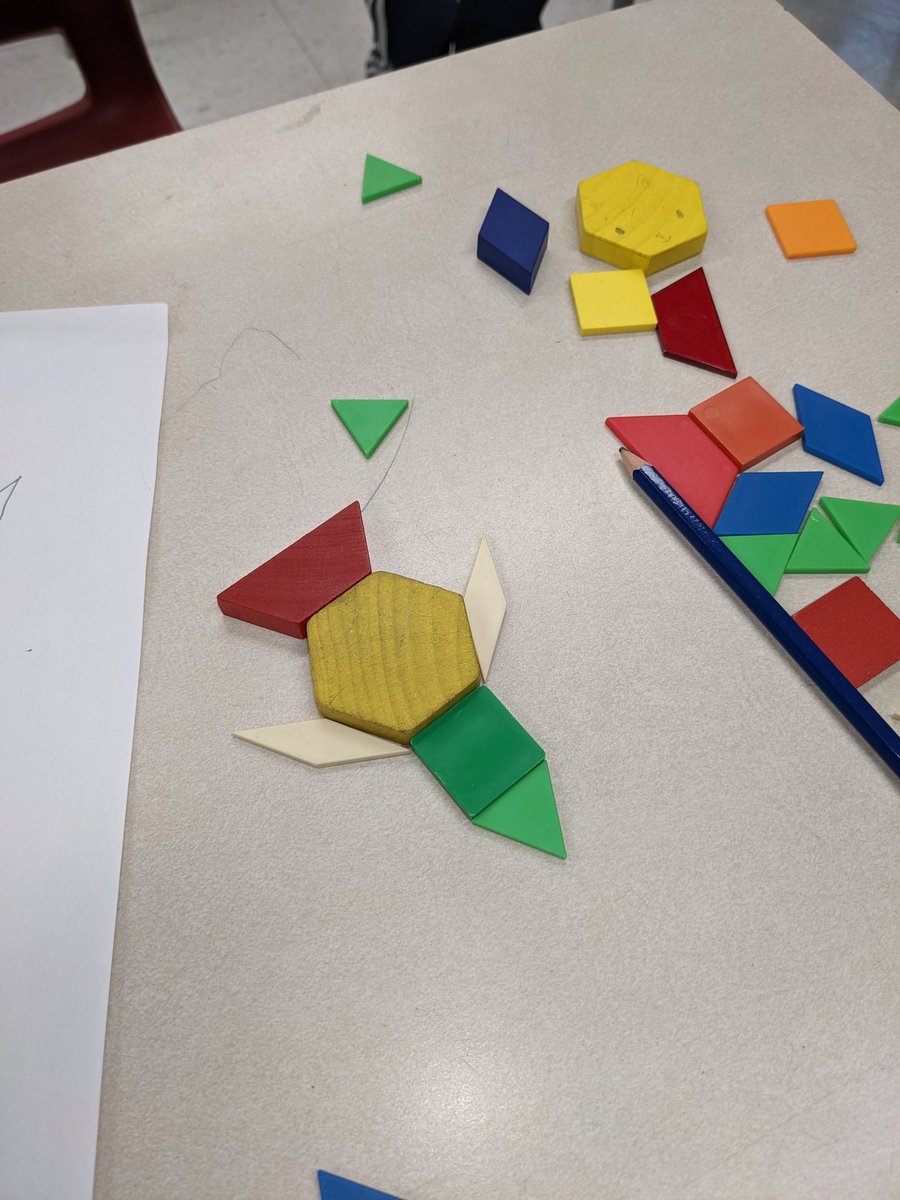 katalin_diaz's tweet photo. Exploring how to compose and decompose shapes. #2dgeometry #lukocsb https://t.co/vZQcGgEMTc