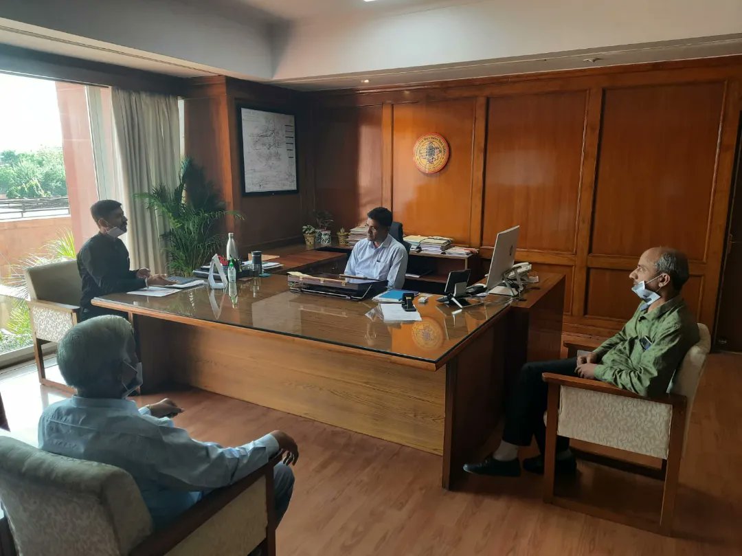 14/10 CMD श्री टी रविकांत जी से प्रदेशाध्यक्ष श्री सीताराम जी गुप्ता, प्रदेश महामंत्री श्री अमित मल्होत्रा, संयुक्त महामंत्री श्री हरगोविंद शर्मा, संगठन मन्त्री श्री विनोद शर्मा,प्रदेश मन्त्री चंद्रा मेघानी, महिला प्रभारी रजनी शर्मा एवं कार्यालय मन्त्री ललित वर्मा वार्ता करते हुए