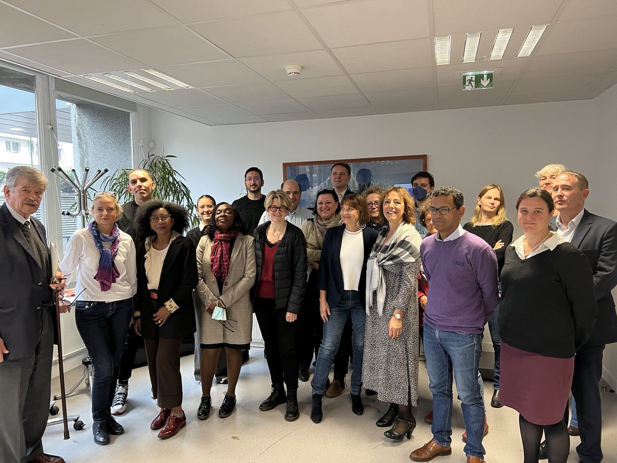 handidactique's tweet photo. Aujourd’hui j’ai rencontré à la #Cramif l’équipe des volontaires pour l’accès à la Santé des personnes vivant avec un handicap. Un moment très riche d’expérience personnelle et de savoir faire qui m’a permis de découvrir de nombreux talents très motivés. Bravo à tous # Cnam #ars https://t.co/hBCmTTSbnV