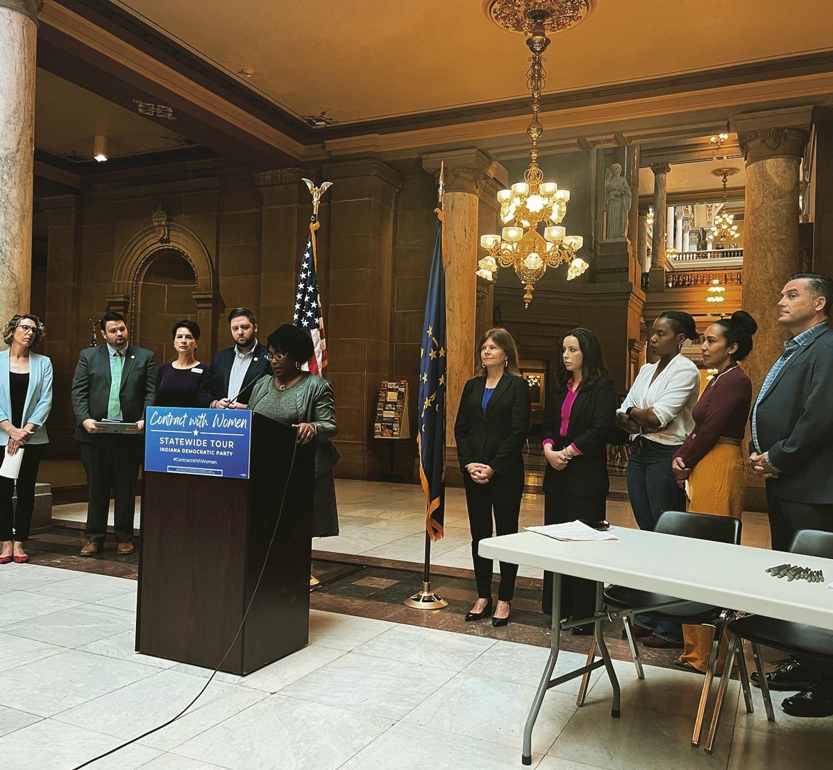 aliforindy's tweet photo. You can read the contract and join us at https://t.co/EyodEedNxv

It is my pledge to the women of this state, that I will fight until my last breathe for our equality and freedom for every last one of us. For none of us are truly free until we all free. https://t.co/Vil2oo5EZa