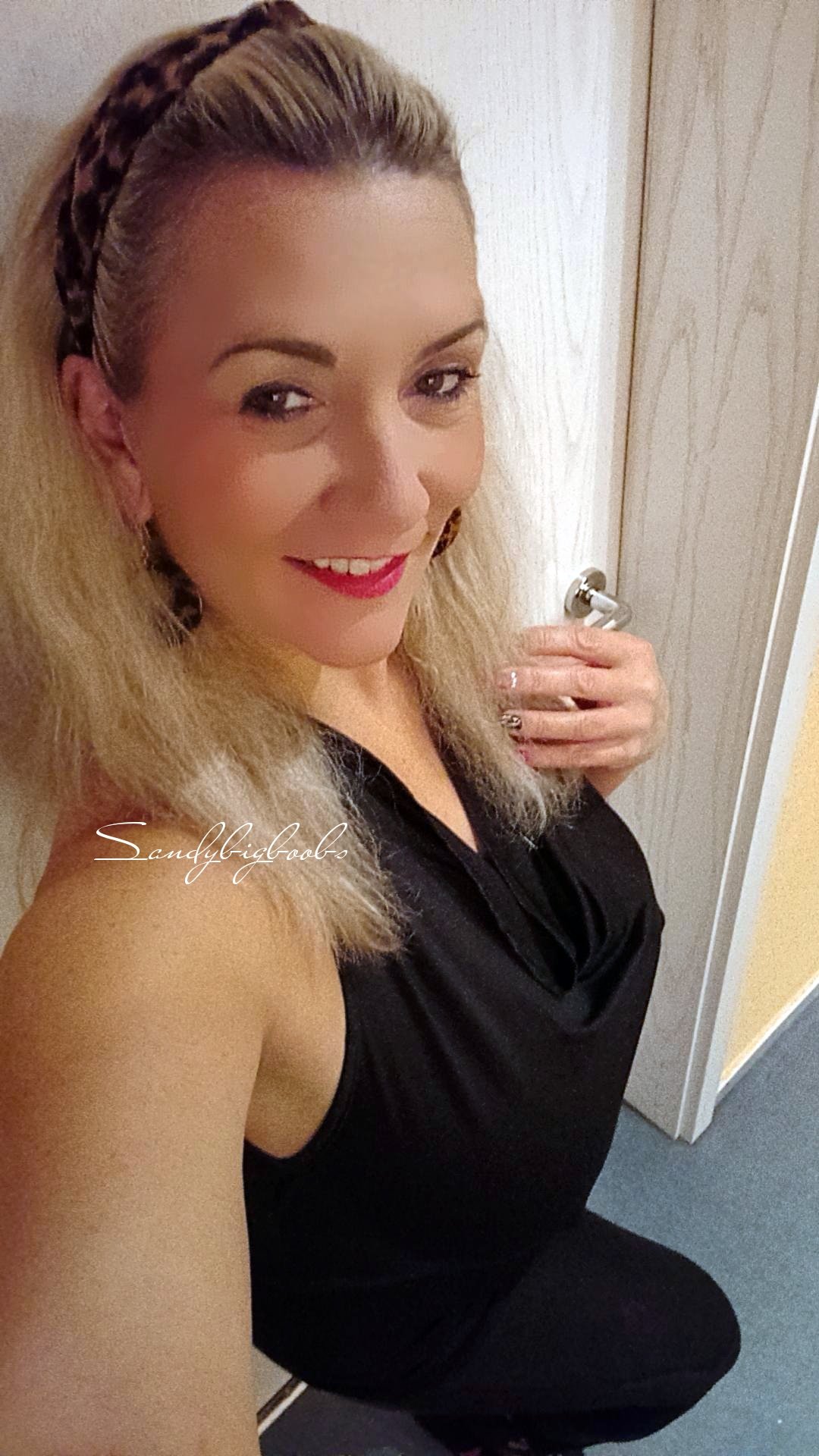 TW Pornstars - 1 pic. Sandybigboobs. Twitter. Colour or black and white?. 3:32 PM - 17 Oct 2022