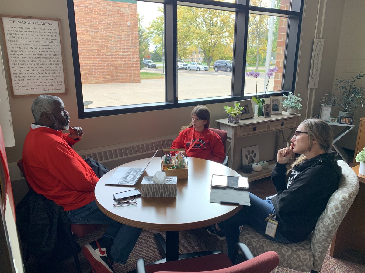 Move over Principal Loveland...Principal Lee is taking over🥰!  Thank you to the Lee family for purchasing "Principal for the Day" at this year's Parker Carnival.  I see a bright future for this future leader🤓.  #GoPumas🐾 @WCampbell728 <a href="/ISD728/">ISD 728</a> @bittmand