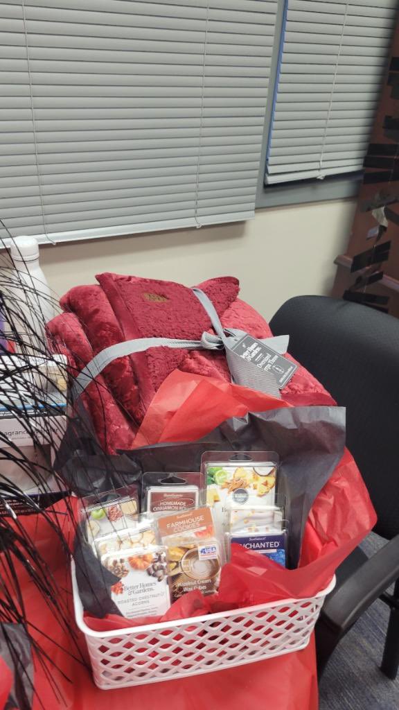 Courtney Holman Clark tweet media