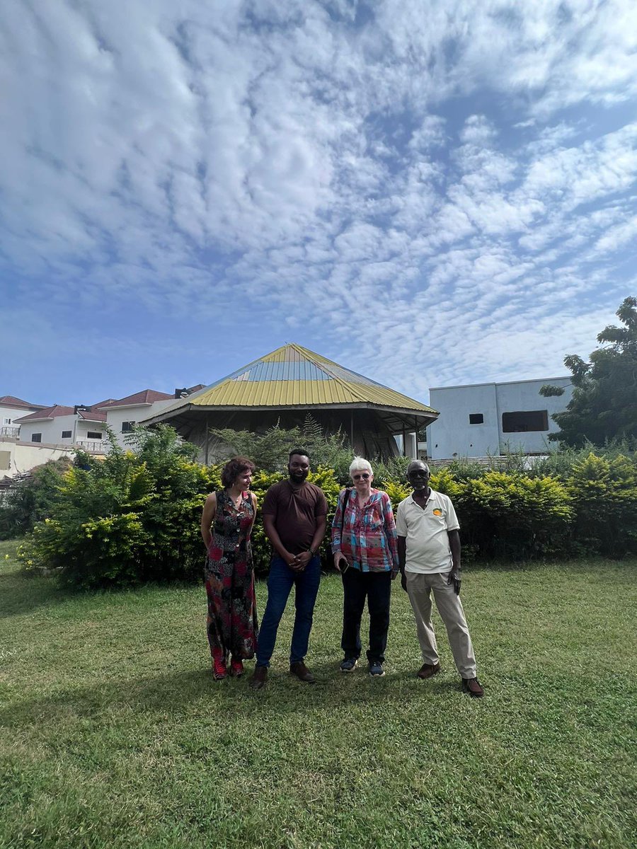 Tour de Moon tweet media