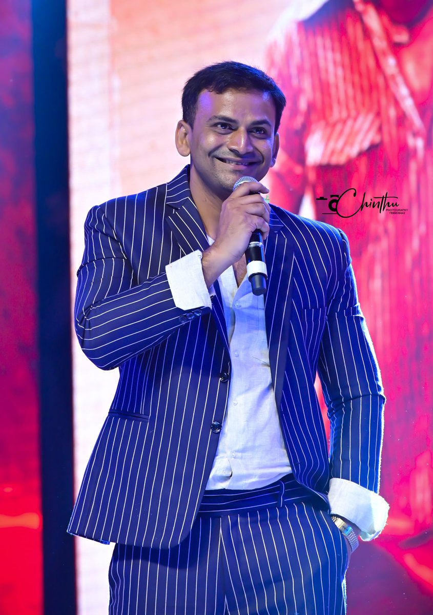 Chinthu_Bacchan's tweet photo. @Dhananjayaka Brother yesterday’s Grand Pre Release Event of #HEADBUSH event at Davanagere . How was my click’s📸. @Dhananjaya_Fans @DaaliFans @DhananjayaTrend @Dhananjaya_king @Dhananjaya_adda @BharataKumar1 ❣️ https://t.co/SSEbfUVrcF