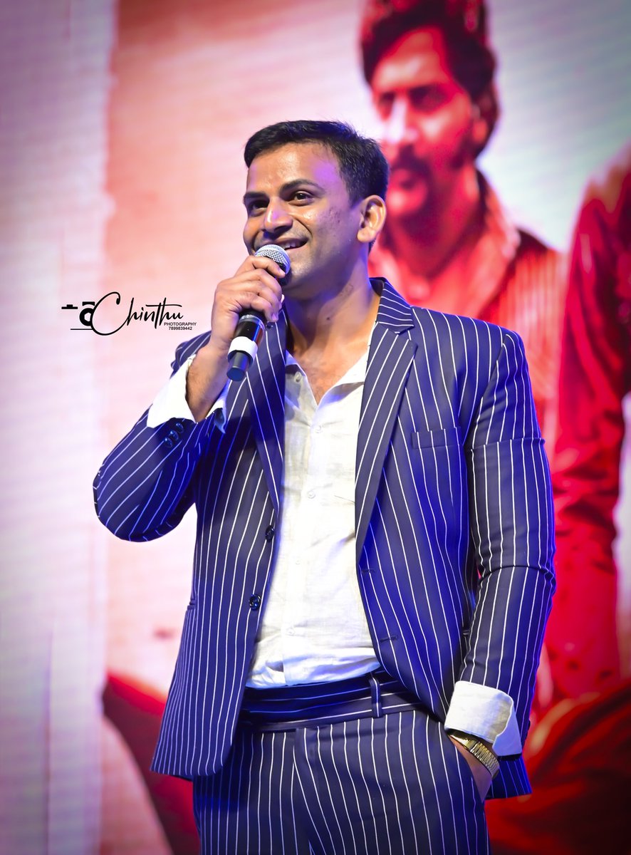 Chinthu_Bacchan's tweet photo. @Dhananjayaka Brother yesterday’s Grand Pre Release Event of #HEADBUSH event at Davanagere . How was my click’s📸. @Dhananjaya_Fans @DaaliFans @DhananjayaTrend @Dhananjaya_king @Dhananjaya_adda @BharataKumar1 ❣️ https://t.co/SSEbfUVrcF