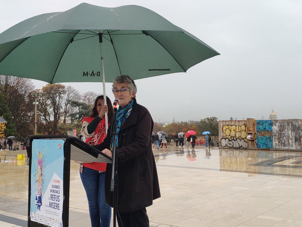ATDQM's tweet photo. .@AlethGrard au #Trocadéro :
🗨️ Nous sommes ici pour dire haut et fort, tous ensemble, combien #RefuserLaMisère, c'est refuser l’inacceptable. Nous n'accepterons jamais que + de 9 millions de personnes dans notre pays vivent sous le seuil de #pauvreté. https://t.co/wZ8QoDUkgs