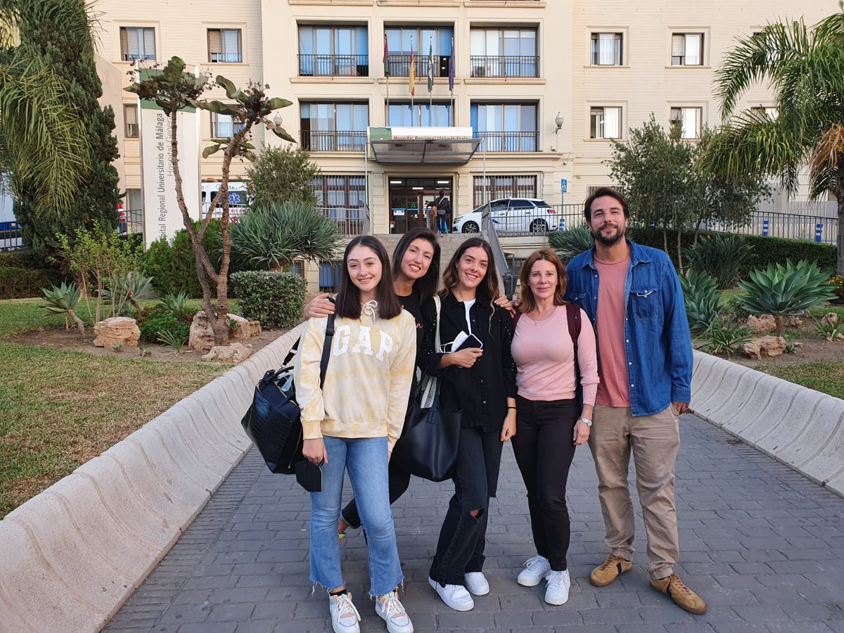 sanidadlitoral's tweet photo. Nuestros alumnos/as de 2ºcurso #FDual de los CF #Radioterapia #ImagenparaelDiagnóstico #AnatomíaPatológica y #EmergenciasSanitarias inician hoy con ILUSIÓN su 2 fase en alternancia y continúan formándose en un entorno real. @EducaAnd @FPAndaluza (1/2) https://t.co/rHSXUMJGxC
