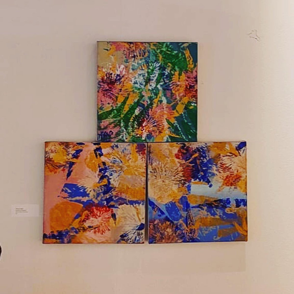 i_dhirajsingh's tweet photo. TWO VERY DIFFERENT WORKS BY THE SAME ARTIST… now showing at @artchillgalleries in Jaipur
#dhirajsinghart #artwork #paintings #abstract #colorful #xrayart #xraylife #lightart #lightbox #dhirajsinghdesigns #abstract #conceptualart #contemporaryart https://t.co/4jAkcY8Gjl