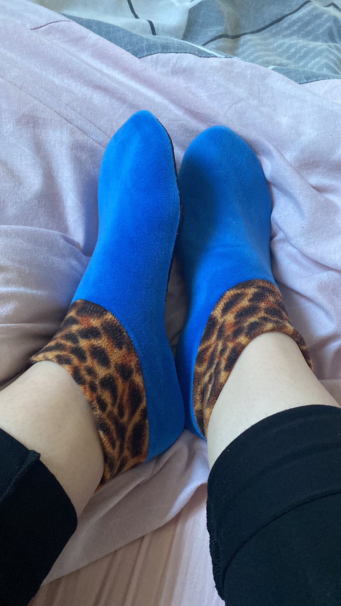 SweetTicklishFeet🪶 on Twitter "Literally the most comfortable slipper