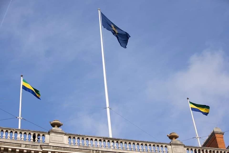 LPoint241's tweet photo. 🔴⤵️@PresidentABO présent ce Lundi 17 Octobre 2022 à la levée du Drapeau du Gabon auprès des autres pays du Commonwealth
#lepoint241 #Gabon #commonwealth https://t.co/vZTyWRmlVm