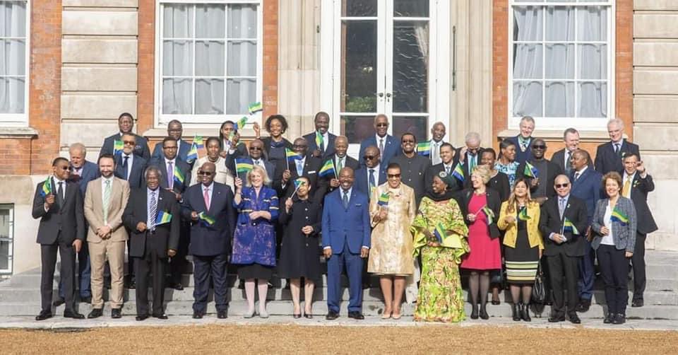 LPoint241's tweet photo. 🔴⤵️@PresidentABO présent ce Lundi 17 Octobre 2022 à la levée du Drapeau du Gabon auprès des autres pays du Commonwealth
#lepoint241 #Gabon #commonwealth https://t.co/vZTyWRmlVm