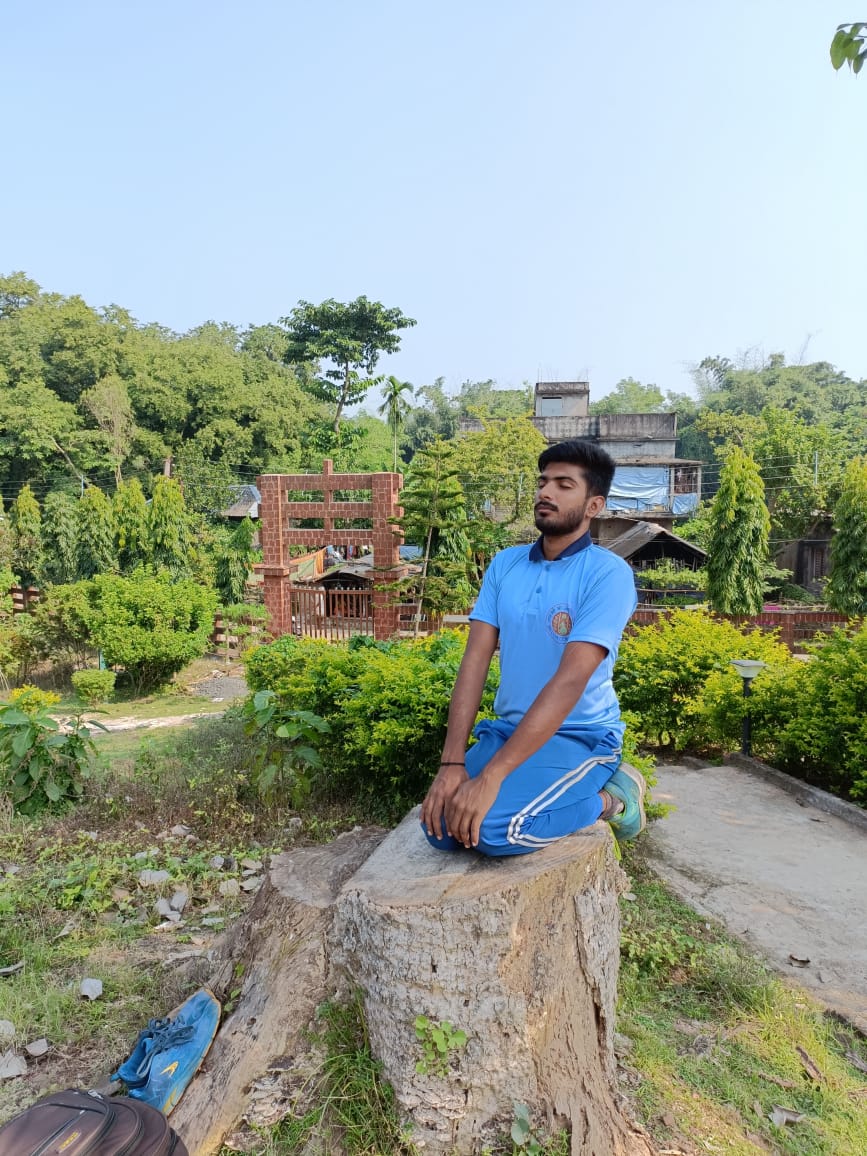 NSSUnit2_Belda's tweet photo. NSS Unit II volunteer Prithwiraj Pahari have participated in Fit India  3.0 on 17.10.2022  @rdnss_kolkata @_NSSAwards @_NSSIndia @FitIndiaOff @FitIndia #FitIndiaFreedomRun @ConnectingNss #yoga Volunteers are performing Fit India throughout this month and during the festive season https://t.co/6sl9cV3RO9