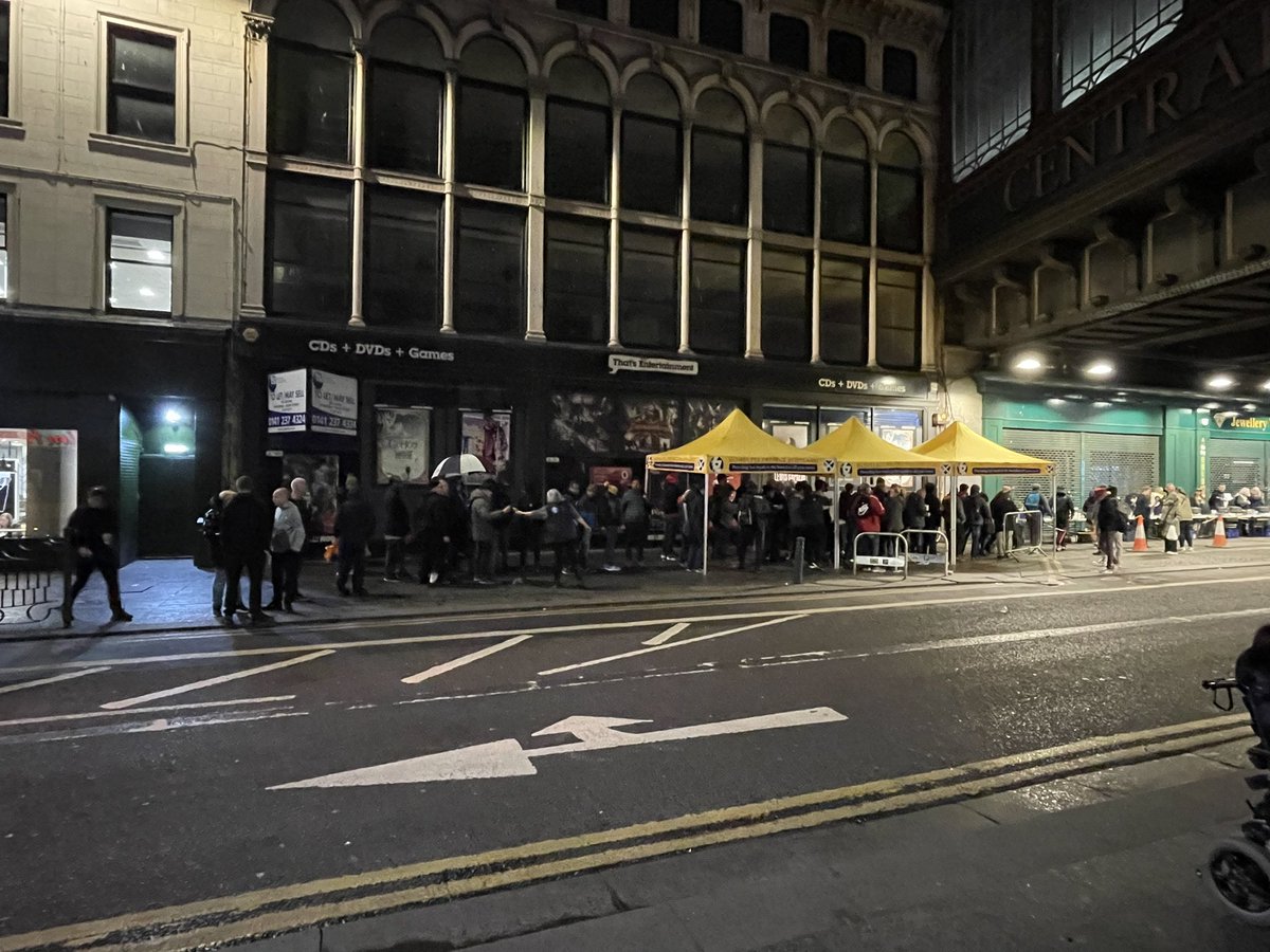 hp_scotland's tweet photo. Please retweet Winter ❄️ is fast approaching we have over 200 people standing outside for food, We need an indoor space to bring people inside to eat, you have the power to help us @GlasgowCC @LeaderGCC @AllanCasey89 @GCHSCP https://t.co/nAzaQOVI0m