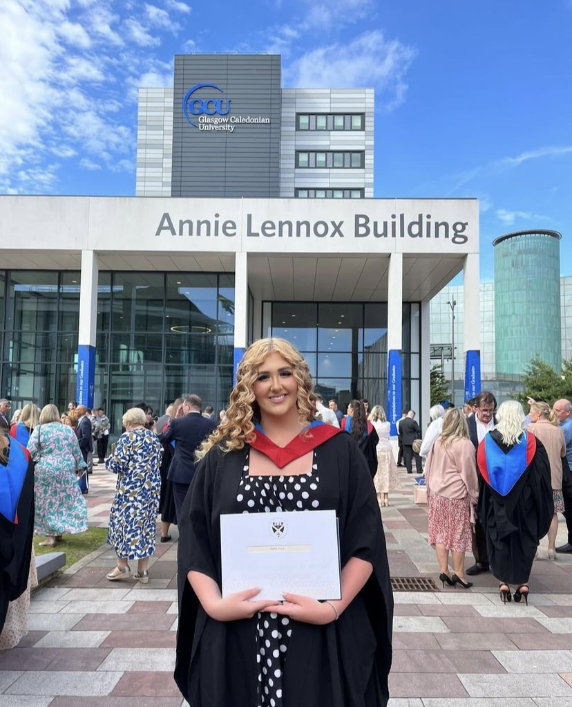 📣 | 'GCU provides amazing opportunities for people and helps to support them throughout their experience.' International Event Management graduate 𝗦𝗼𝗽𝗵𝗶𝗲 𝗖𝗹𝗮𝗿𝗸 tells her #GCUGradStory 📖 Read more: 📲 bit.ly/3yHU0mP #JoinGCU23