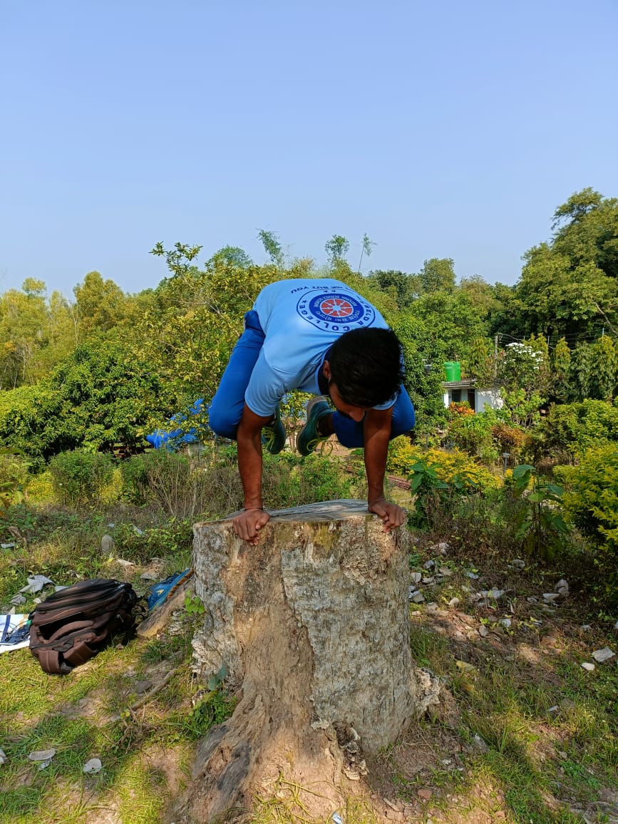 NSSUnit2_Belda's tweet photo. NSS Unit II volunteer Prithwiraj Pahari have participated in Fit India  3.0 on 17.10.2022  @rdnss_kolkata @_NSSAwards @_NSSIndia @FitIndiaOff @FitIndia #FitIndiaFreedomRun @ConnectingNss #yoga Volunteers are performing Fit India throughout this month and during the festive season https://t.co/6sl9cV3RO9