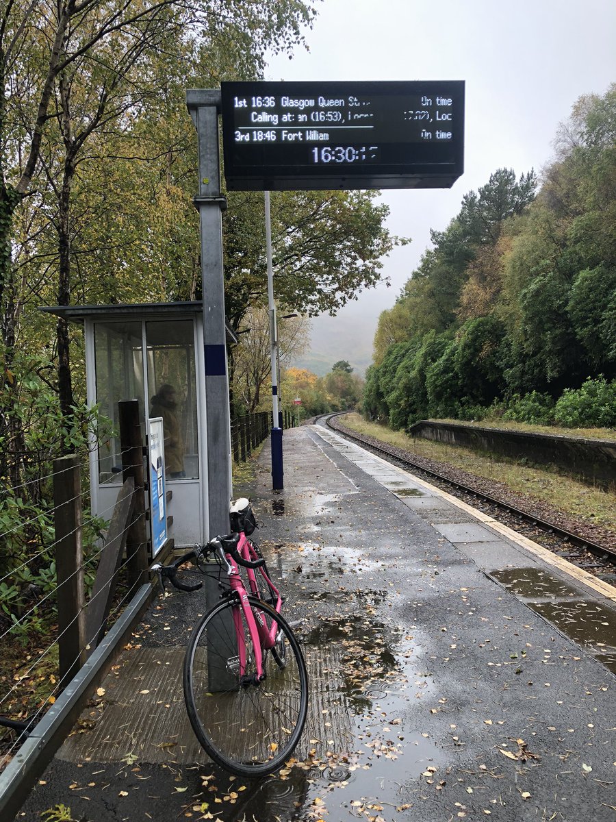 KirstyLewin's tweet photo. It’s still very pink! #Lochailort #RequestStop https://t.co/7cXUsKkhDU