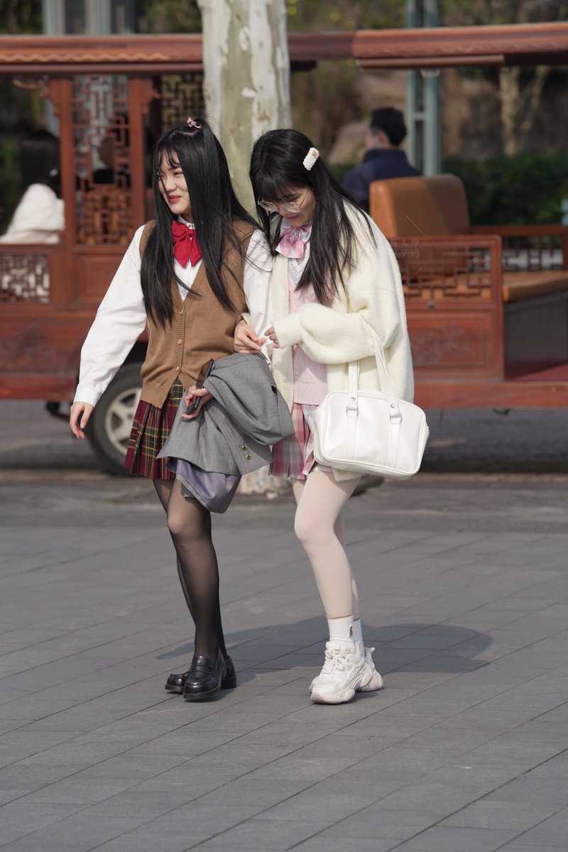 coserfantasy01's tweet photo. #光腿神器  #肉丝 #骚货 #厚丝 #臭脚
为什么JK非要穿这种像假腿一样的光腿神器，是不是直接表明自己穿了射精神器求喷在丝袜上和自己的骚臭鞋里面，踩着男人的臭精子保养脚 https://t.co/qs0xGuLhAe