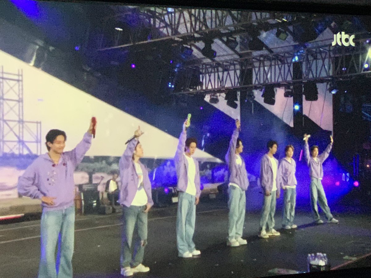 Semmicolon1's tweet photo. Nanti kalo kita ketemu, aku udh lulus💜 mungkin aku udh magang di mnc” ternama maybe, atau aku berada di staff kedutaan?? The point is jadi apapun aku nant,  aku janji bakal ketemu kalian.💜🙆‍♀️ https://t.co/TncILFNrdg