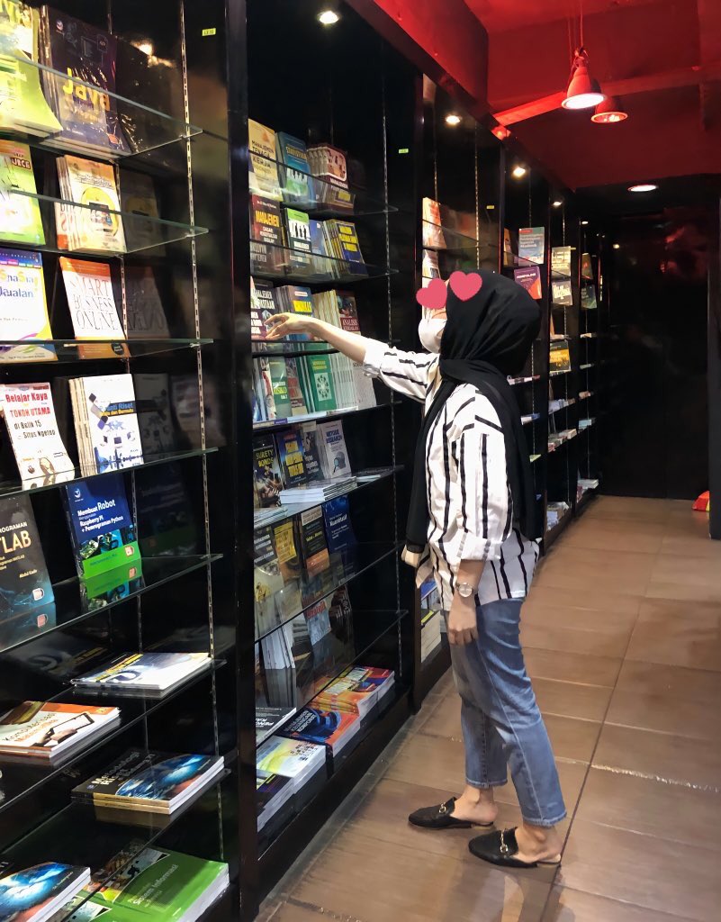 iwear_this's tweet photo. outfit casual untuk ke library😆🫶🏻 super simple dan bagus!🫶🏻 (rekomendasi pribadi)
kemeja 🧷https://t.co/tsbcNxNjLK
jeans 🧷https://t.co/x5jrcPF7tO 96k😭❤️‍🔥
sendal/mules 🧷https://t.co/VWiMffiuf4 https://t.co/ubWsMDTWbW