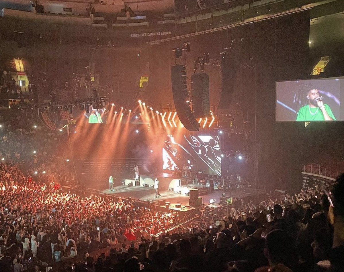 BriereTransport's tweet photo. First tour date with AP Dhillon last week at Rogers Arena!

#brieretransportation #briereproductiongroup #apdhillon #eventtransportation #eventaudio #lighting #dbaudiotechnik #productiontransportation #fullproduction https://t.co/8L1cquoXmS