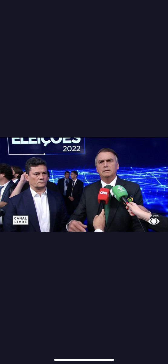 Juninhope08's tweet photo. Esse é a pior espécie de cidadão que uma sociedade pode produzir. Um juiz burro, corrupto e protegido pela grande mídia, que sonhava ser herói, famoso e rico. Termina no esgoto da história, como traidor e rato que é. Essa imagem, responde a tudo que vivemos hoje no Brasil. https://t.co/RzeSGLZEvN