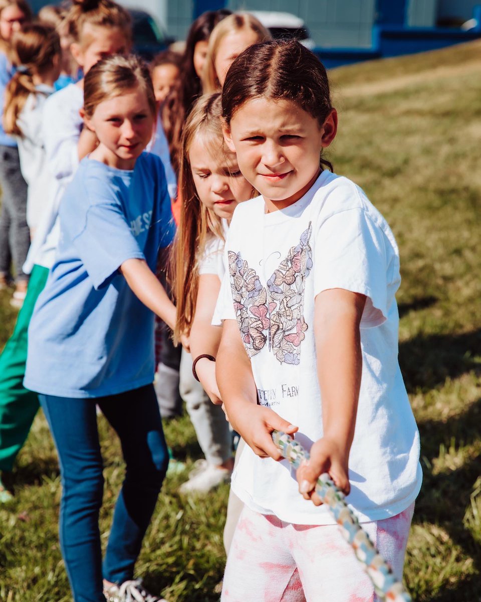 LincolnCharter's tweet photo. Ms. Edwards’ class took their science lesson outside on this sunny day! They played a few friendly rounds of tug of war as a demonstration of balanced & unbalanced forces.
(They’re also wearing pajamas and “Dreaming Big” about their futures as part of college week. 😉)
#LCSSTEM https://t.co/VGLAJA9i32