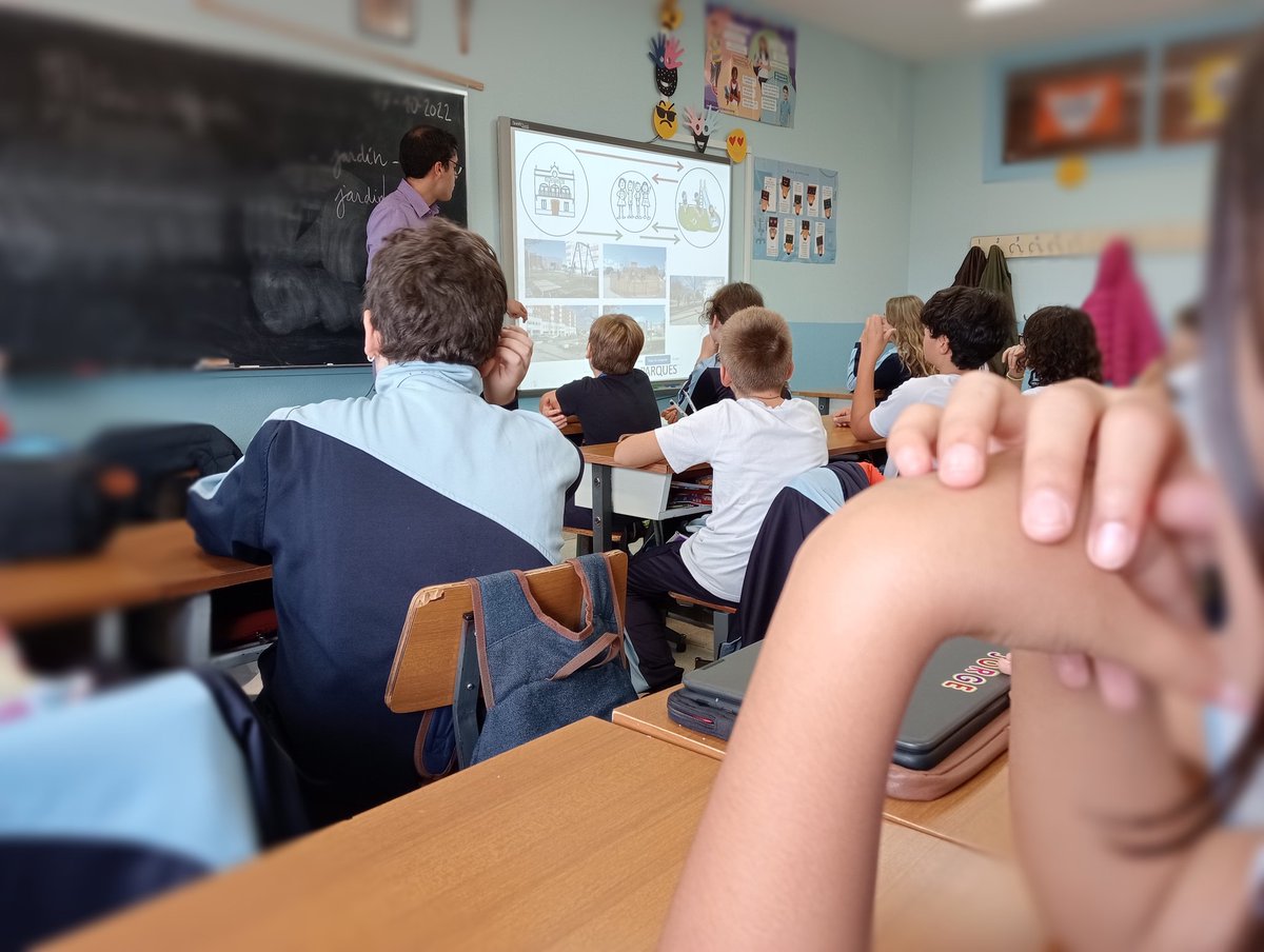 llume38's tweet photo. 🤫"Soñando Parques" con @NoveznoZamora y @mini2ac para fomentar los procesos participativos del alumnado en el diseño de espacios infantiles.
😉Se viene algo grande para nuestra Comunidad Educativa 
#ApS "Los Guardianes del Duero" https://t.co/r2DBzgxVlB