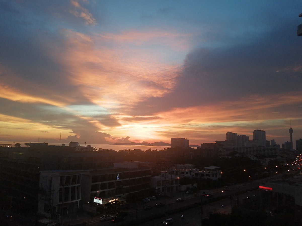 I don't have any art created by me to share with you, guys, however I have an art created by nature 🌇