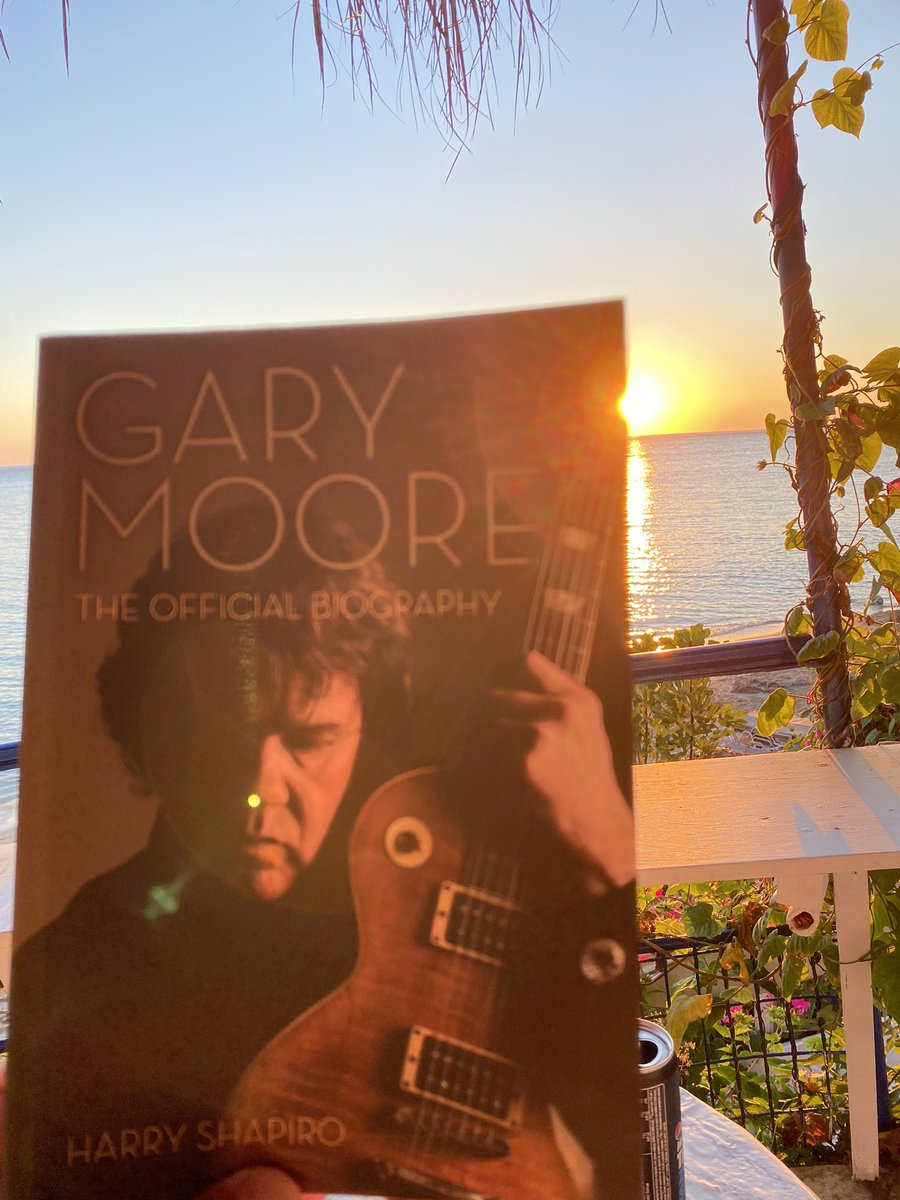 @gmooreofficial As the sun went down. What a honest representation. An honour to read such a plain open beautiful biography of a man / dad / friend / artist , whom had so much pride in those who he worked with and his fans.