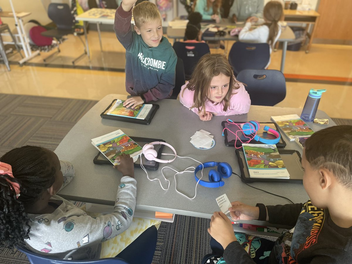 JAnconaLHS's tweet photo. Mrs Fegan’s 3rd grade readers engaged in a good game of “What Am I?” solving clues of nonfiction text features. #HighlyEngagedClassroom https://t.co/pUwQLC1B1N