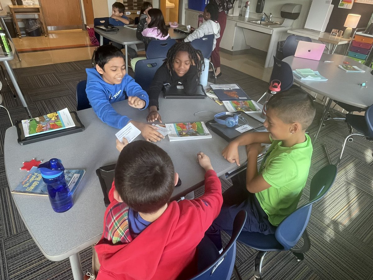 JAnconaLHS's tweet photo. Mrs Fegan’s 3rd grade readers engaged in a good game of “What Am I?” solving clues of nonfiction text features. #HighlyEngagedClassroom https://t.co/pUwQLC1B1N