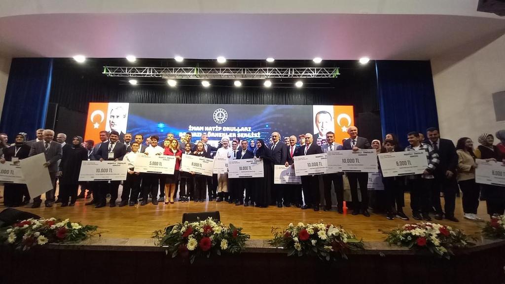 🏆 <a href="/meb_dinogretimi/">MEB Din Öğretimi Genel Müdürlüğü</a> Başarılı Örnekler Sergisi Kurumsal Kapasite ve Akademik Gelişim Alanında Ünye Yusuf Bahri Anadolu İmam Hatip Lisesi “Geri Dönüşen Zenginliğimiz Kütüphanemiz” projesi ile Türkiye  🥇.'si olmuştur. Projede emeği geçen öğrenci ve öğretmenlerimizi tebrik ediyoruz.