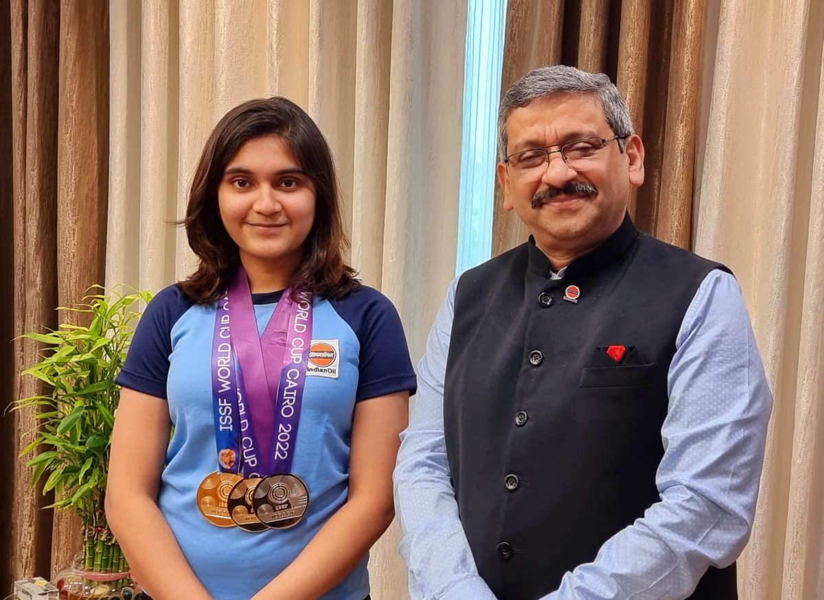 DirHR_iocl's tweet photo. Congratulations #IndianOil sportstar Esha Singh for emerging as 25M Pistol Junior World Champion 🏆 ! Noticed her infectious energy &amp; amazing focus when I met her earlier this year &amp; I'm delighted that she continues to shine!
Aim for stars Girl! IndianOil family is proud of you! https://t.co/Hm4ArEwHc2