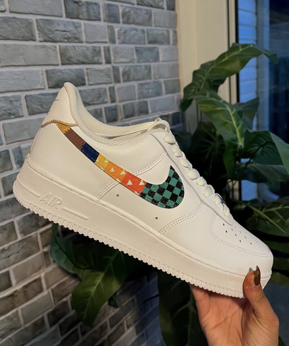 ChefJooma's tweet photo. One Piece x Naruto x AoT x Demon Slayer #CustomAF1s #Anime ๐ดโโ ๏ธ ๐ฆ โ๏ธ ๐บ https://t.co/gSaJSXVox1