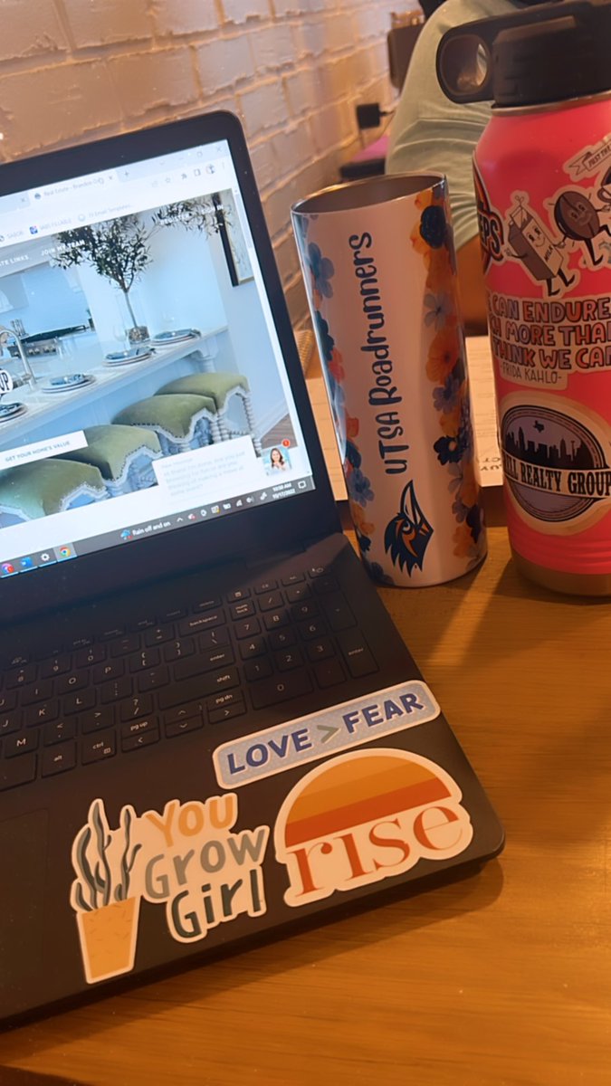 TheGrellTeam's tweet photo. Work vibes! Shoutout to @rowdyrealtor210 for my new CUTE #UTSA coffee tumbler 😭
#grellrealtygroup #coffeeshopvibes #virtualoffice #realtormom #texasrealtor https://t.co/knSnByyNFe