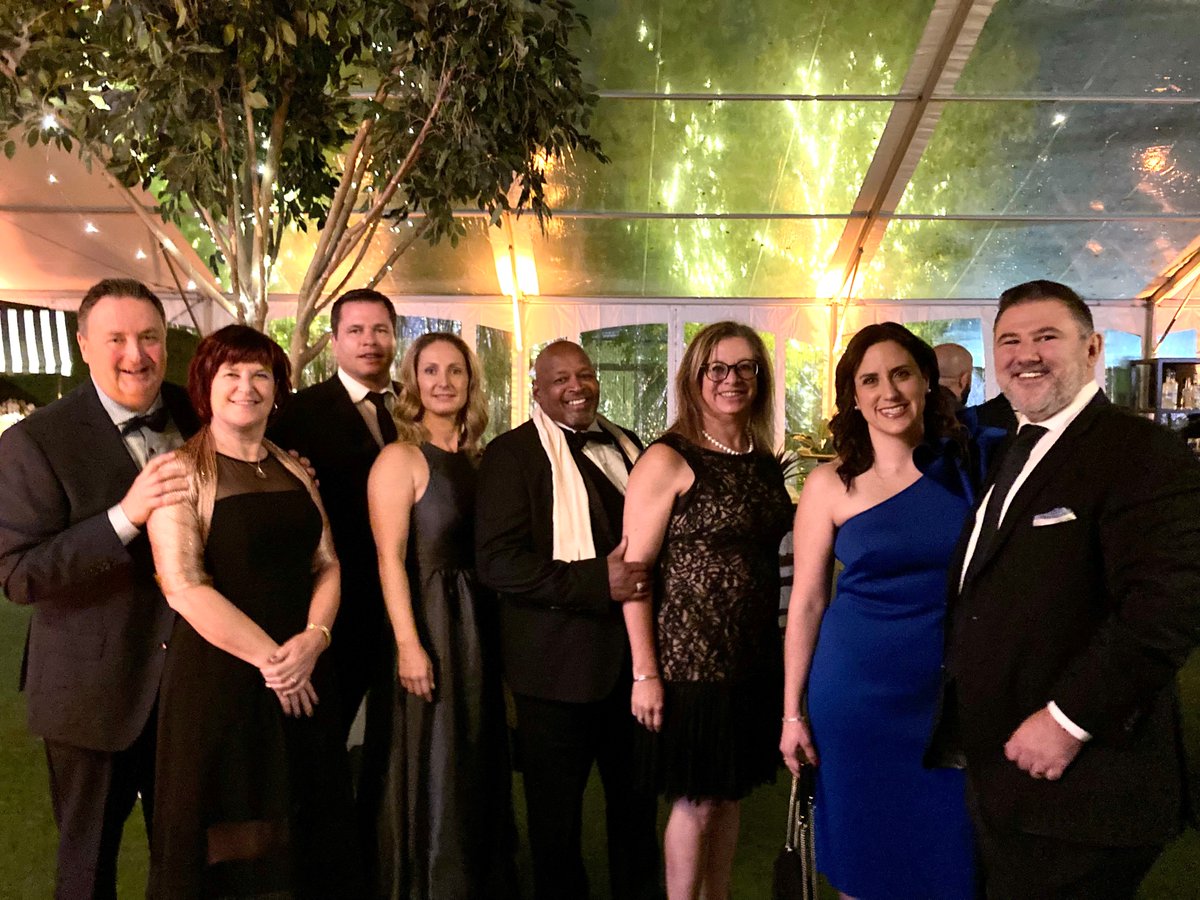 Merci à la <a href="/LGH_Foundation/">Lakeshore General Hospital Foundation</a> d'avoir organisé son 20e événement annuel " Lakeshore Ball " le week-end dernier. Les #employésdePfizer se sont réunis pour aider à financer un nouveau groupe de médecine familiale universitaire (GMF-U) à l'hôpital, qui ouvrira à l'été 2023. #Redonner