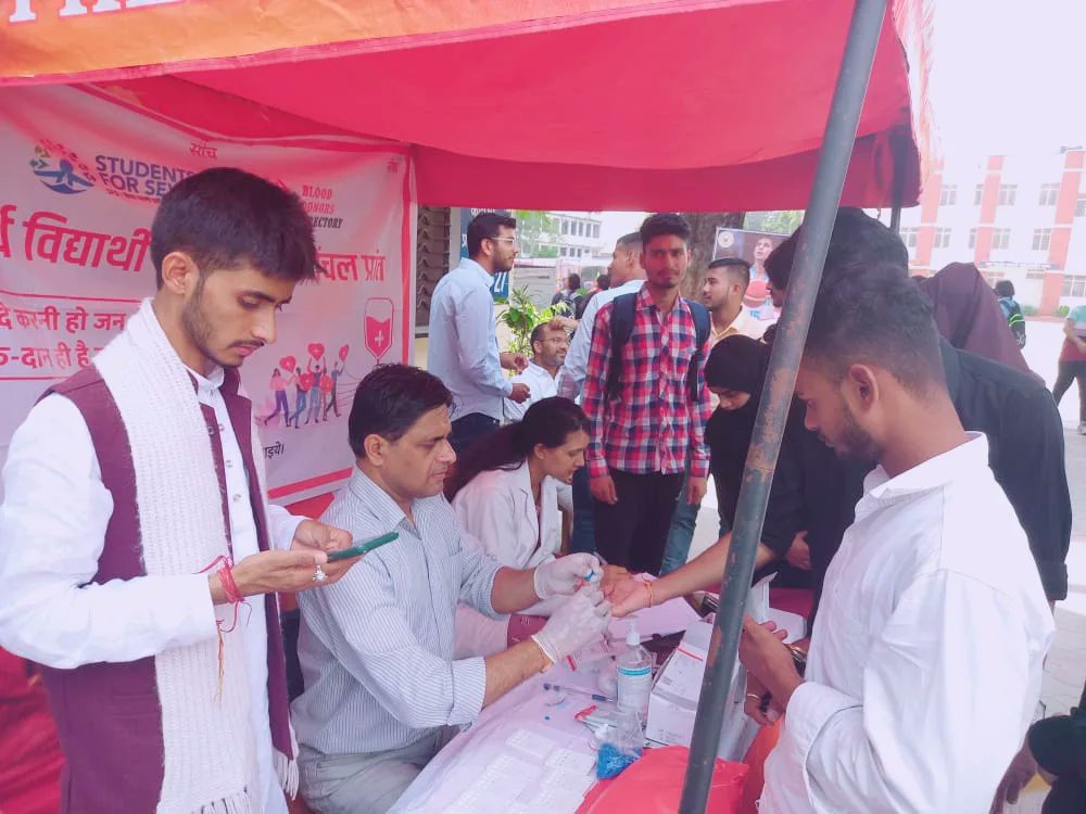 studentforseva's tweet photo. सेवार्थ विद्यार्थी द्वारा सेवा सप्ताह के निमित्त चलाए जा रहे देशव्यापी रक्त दाता डाइरेक्ट्री अभियान में उत्तरांचल प्रांत के अभ्यर्थी उत्साहपूर्वक पंजीकरण कर रहे हैं आज हल्द्वानी इकाई द्वारा एमबीपीजी कॉलेज में रक्तगट परीक्षण कर अभ्यर्थियों का पंजीकरण  किया ।
@students4seva https://t.co/hzda8FRqWf