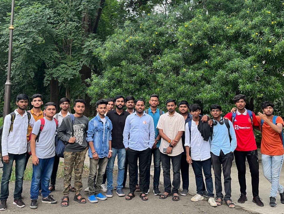 AHThombare's tweet photo. अभाविपचे काम पुण्यातील फर्ग्युसन महाविद्यालयात करू इच्छित असणाऱ्या विद्यार्थ्यांची आज भेट घेऊन त्यांना संघटनेची महिती दिली. यावेळी नगर मंत्री अरोह कुलकर्णी उपस्थित होता. https://t.co/0CRcm66TFe