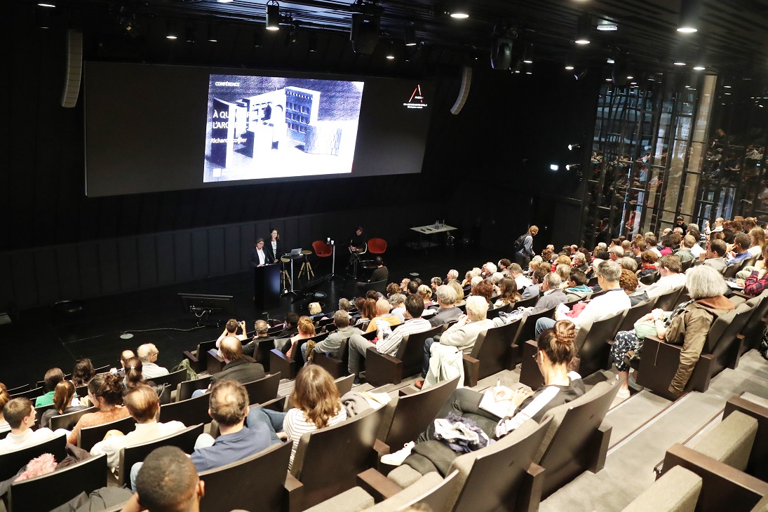 Vous avez été nombreux à lever les yeux aux quatre coins de la Ville vendredi 14, samedi 15, et dimanche 16 octobre lors des #JournéesNationalesdel’Architecture 2022 🏛️ Retour en images sur cette 5ème édition des #JNA2022 👉 bit.ly/3VwEnIx