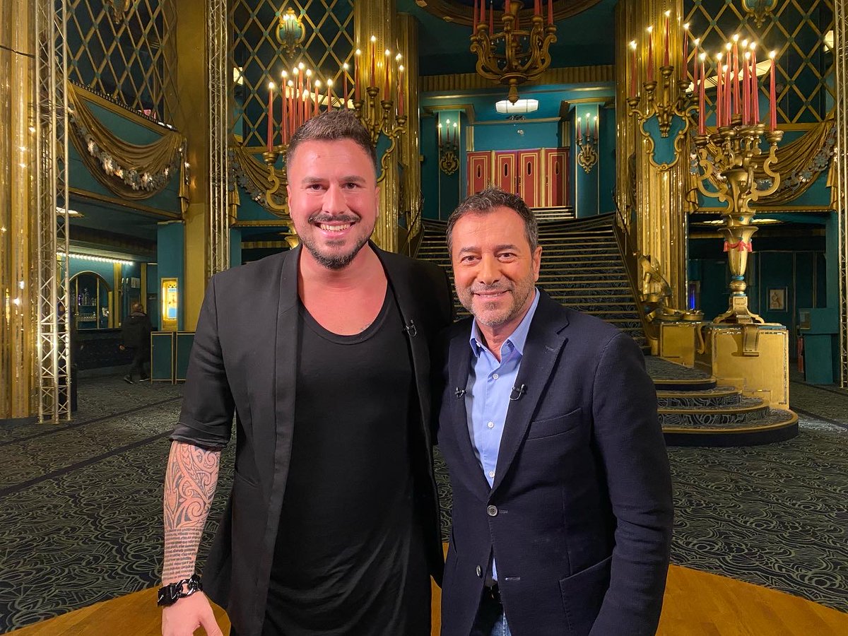 olympia_tv's tweet photo. Journée tournage pour Olympiascope avec @KevinMicoud et #VincentC, ils ont joué des tours à @bernard_montiel complètement fasciné !
@LesMandrakesdOr https://t.co/kiT5Ks5KoF