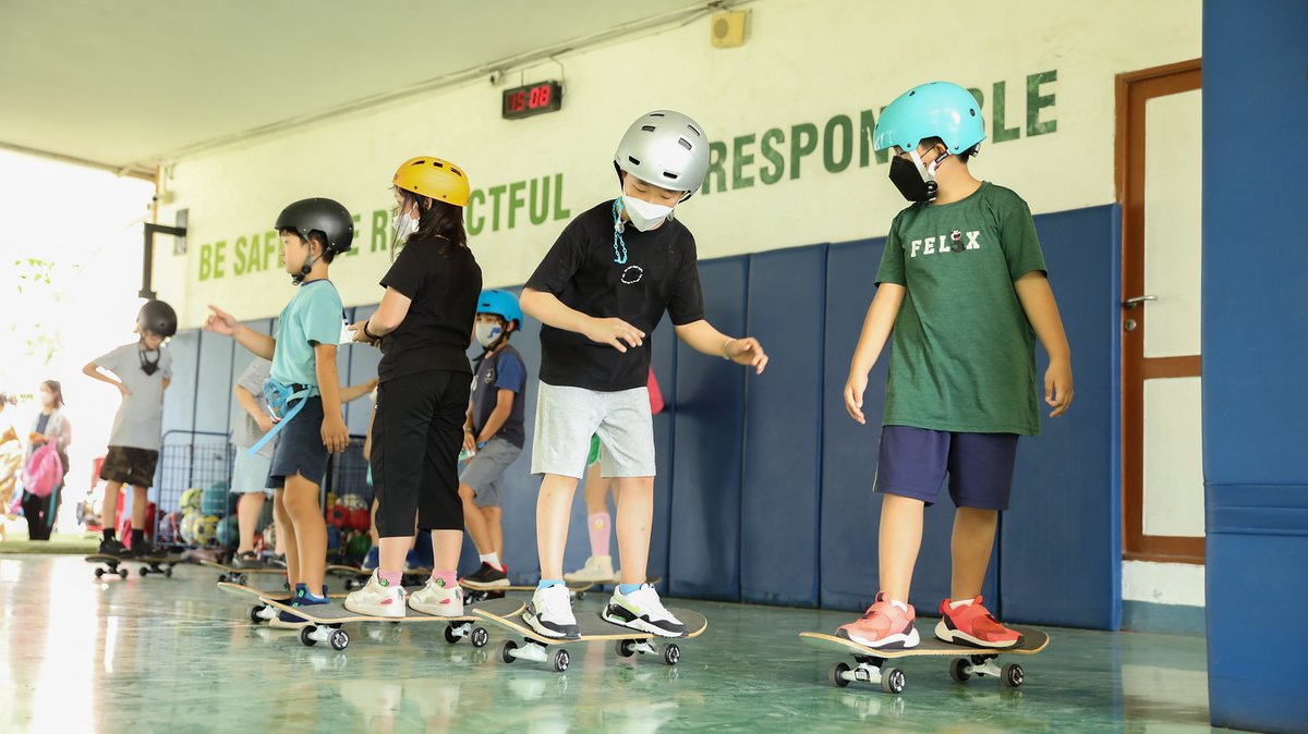 AISChennai's tweet image. Our Arts, Sports and Activities program is in full swing on campus! From arts and crafts to skateboarding and cooking(and more!), our students enjoy learning skills that promote creativity, confidence, and positive relationships outside the classroom.  
 #AISCASA