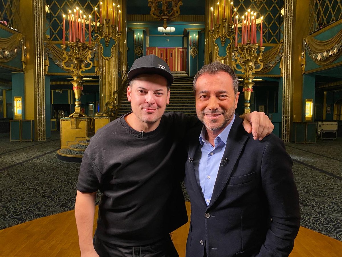 olympia_tv's tweet photo. Journée tournage pour Olympiascope avec @KevinMicoud et #VincentC, ils ont joué des tours à @bernard_montiel complètement fasciné !
@LesMandrakesdOr https://t.co/kiT5Ks5KoF