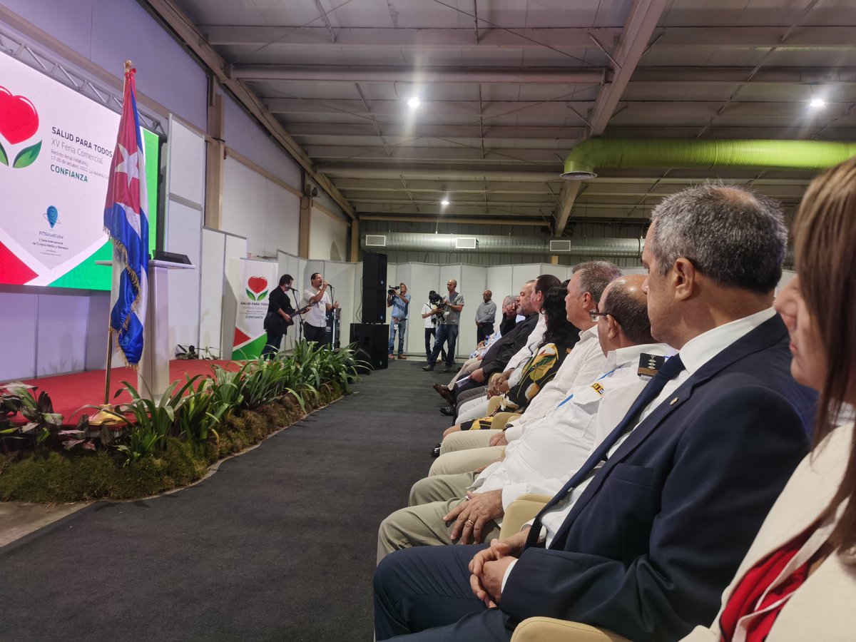 Inaugura  Primer Ministro <a href="/MMarreroCruz/">Manuel Marrero Cruz</a> XV Feria Comercial  #SaludParaTodos en #Cuba🇨🇺, reconociendo a nuestro. personal de la salud y científicos creadores de vacunas #cubanas. Nos acompaña la.Sra. Directora <a href="/DirOPSPAHO/">Jarbas Barbosa</a> Directora de la @PAHO  <a href="/MINSAPCuba/">Ministerio de Salud Pública de Cuba</a> <a href="/MinturCuba/">Ministerio Turismo</a>