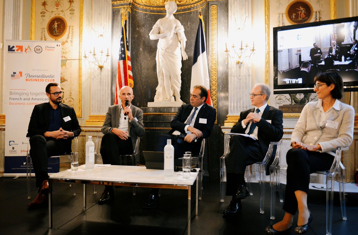amchamfrance's tweet photo. #TransatlanticBusinessClub2022 🇫🇷🇺🇸| Notre 2ème panel, animé par @joseluis_leal, portait sur les "Enjeux du déploiement de l'IA dans l'industrie". Nous avons eu le plaisir d'entendre les témoignages d'Alain Melon, Delphine Aguiléra-Caron, Benoit Demarne &amp; @e_prevost. https://t.co/zmBMLji8gn
