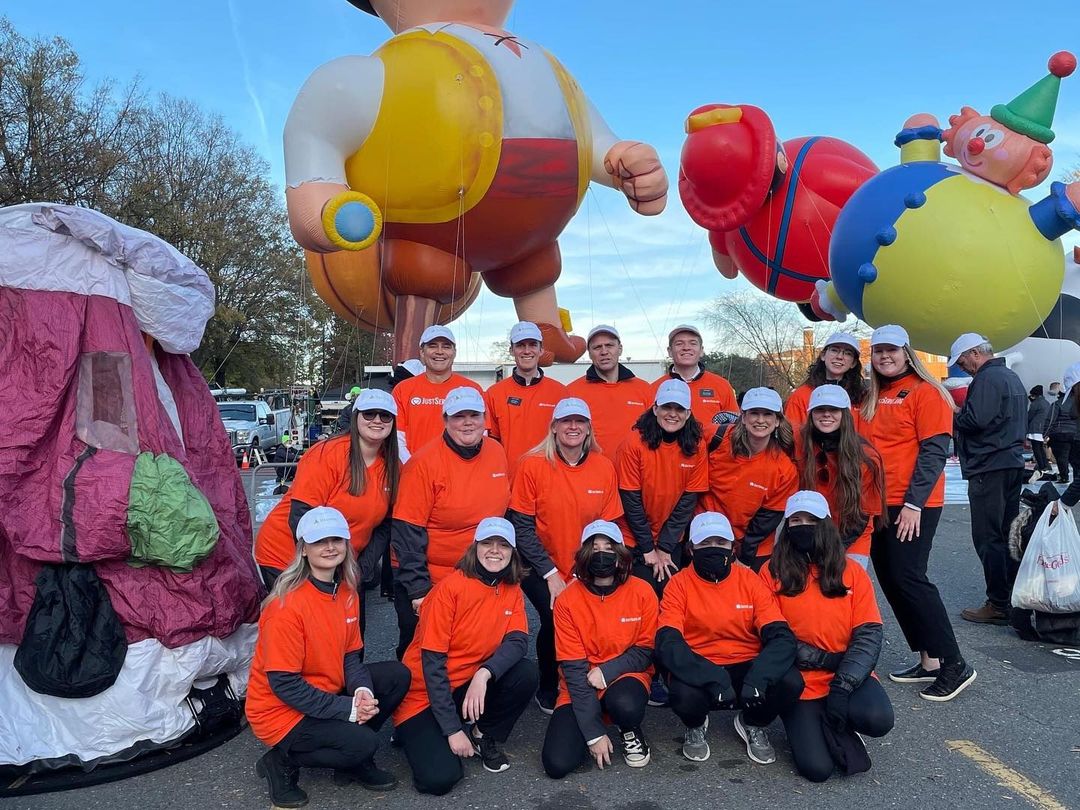 NovantParade's tweet image. The parade isn’t possible without our amazing volunteers! Thank you to our costume walkers and balloon handlers who made 2022 a great night. Sign up as a volunteer below.
.
.
.
📷: @justservecarolinas
InitLive - Novant Health Thanksgiving Eve Parade 2022
#novanthealth