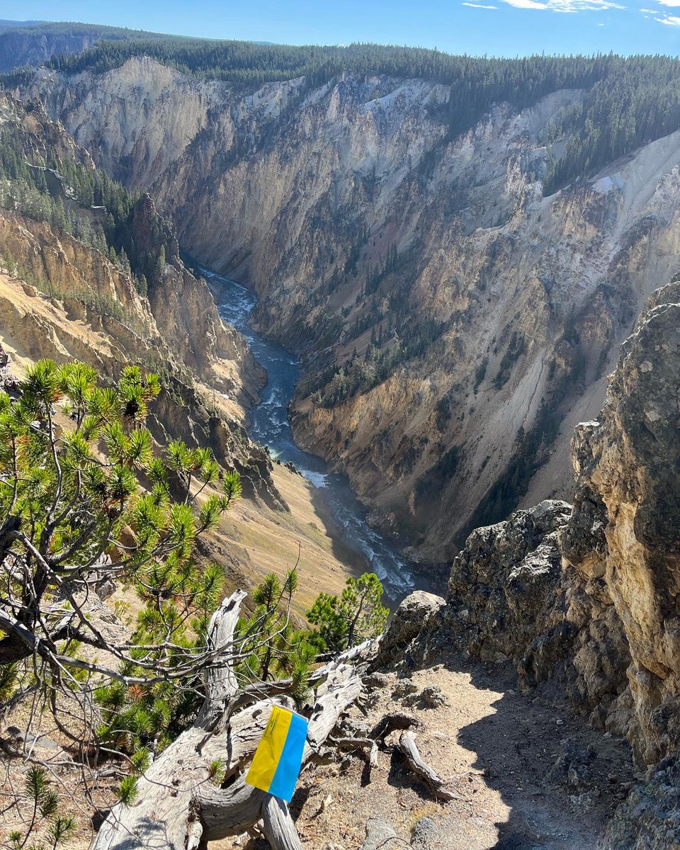thatsbaba's tweet photo. Took a 24 day road trip to reset, refocus and get prepared to finish 2022 strong. 

Planted a Ukrainian flag in 6 different states as a subtle reminder to anyone who walks past these flags that Ukraine is still fighting everyday for its freedom.
#PlantTheFlag
#DoGoodLikeBabaWould https://t.co/MUnSBLdfin